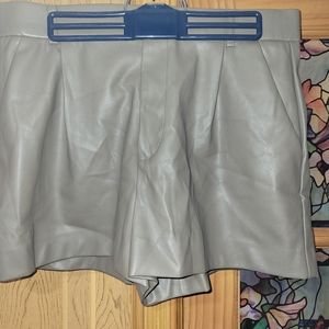 Leather short brown Brand Zara SZ Large Good Condition brand New